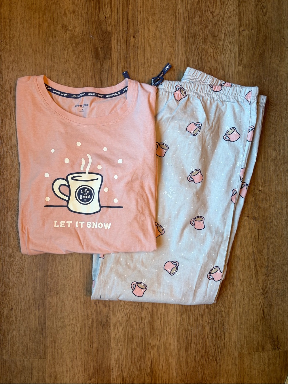 Life Is Good NWT Women’s Pajama Set Pink Let It Snow Coffee Mug Sleepwear Size L